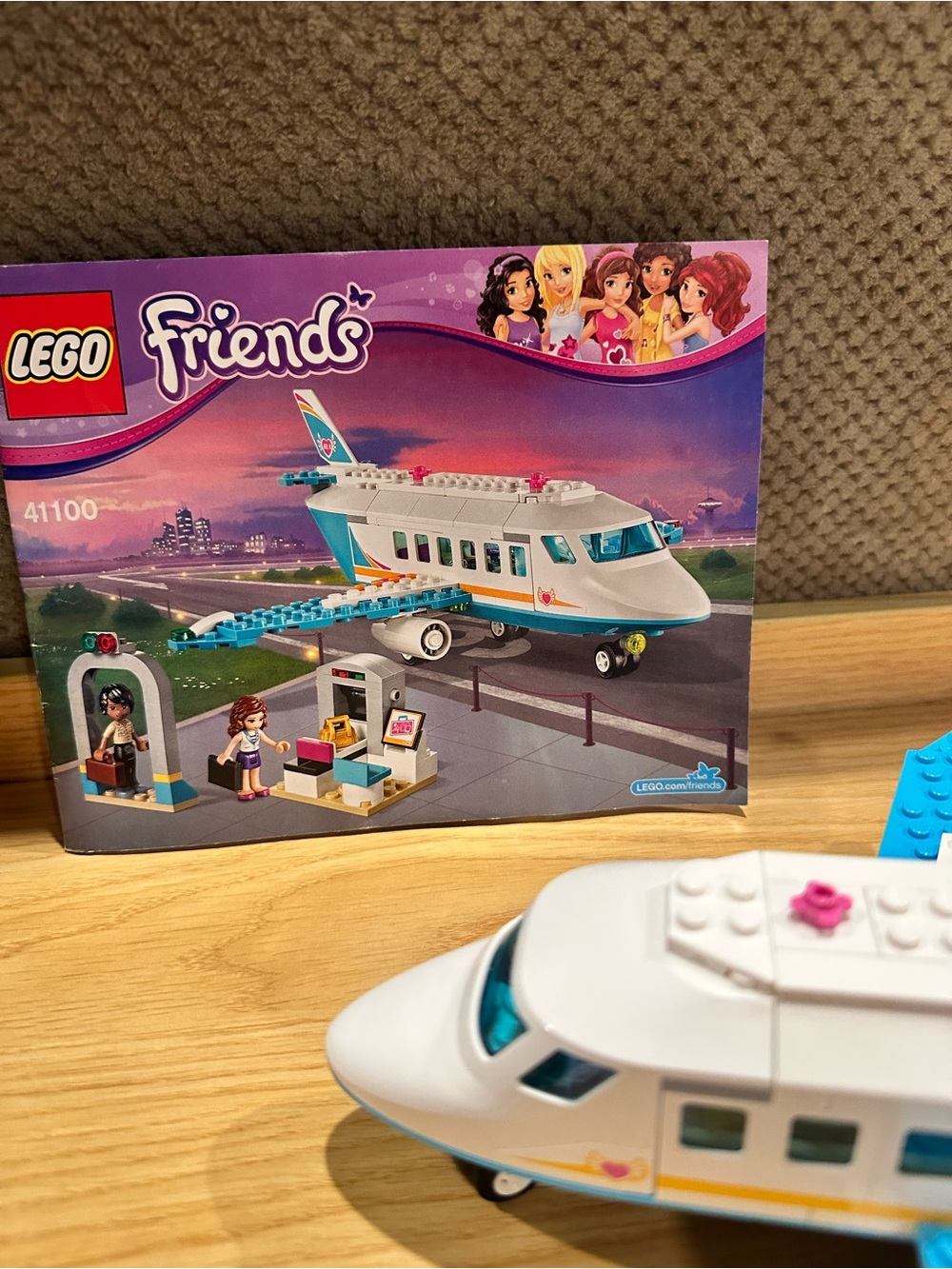 Lego Friends Private Jet 41100 in White, Teal & Pink - Picture 2 of 8